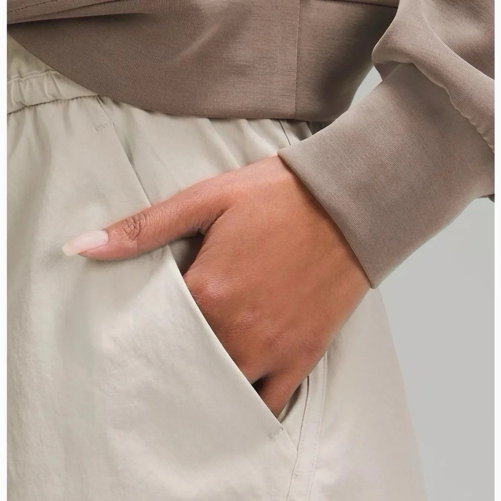 Lululemon Cinchable Waist HR Woven Shorts Mojave Tan - Picture 8 of 10